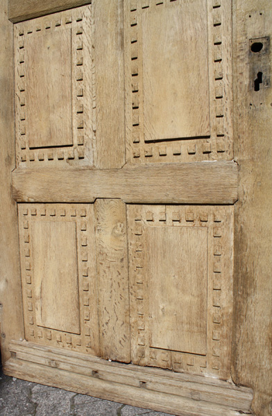 Antikbaumarkt-Antike Aussentüren