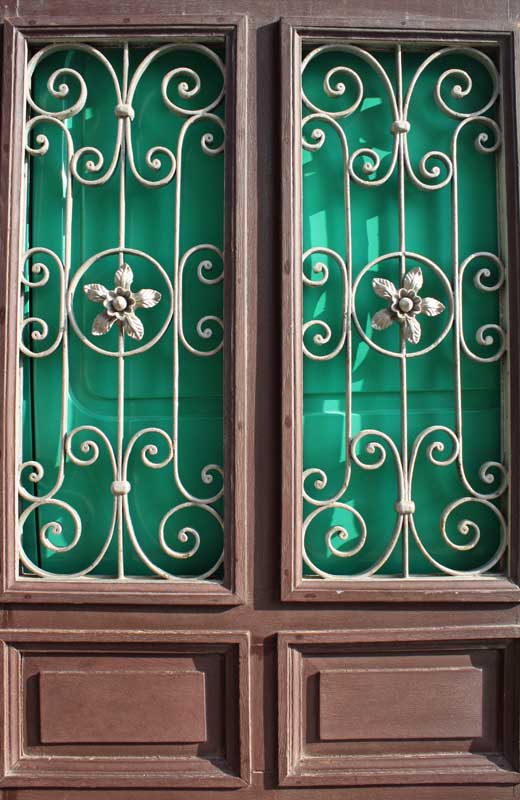 Antikbaumarkt-Antike Aussentüren